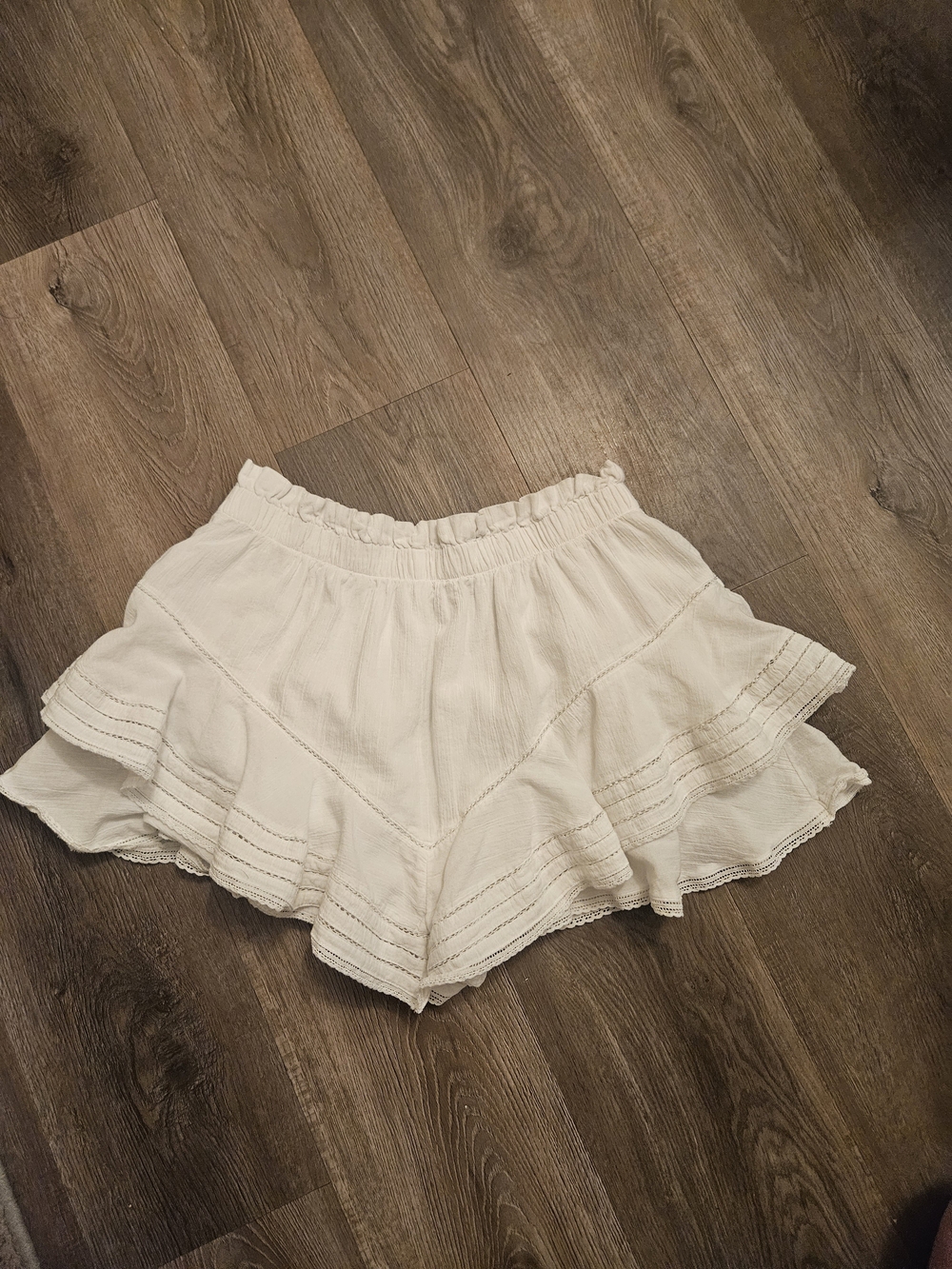 Aerie White Ruffle Skirt Skorts. Size Medium. - Picture 2 of 4
